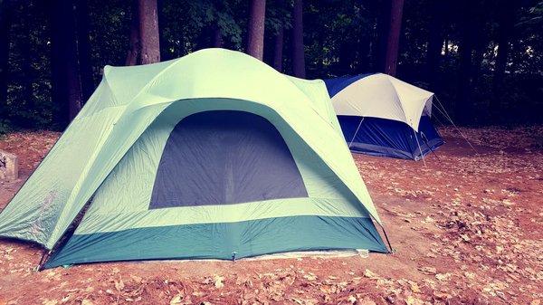 Astuces Brillantes pour Un Camping Confortablement Frais Pendant l'Été chaud